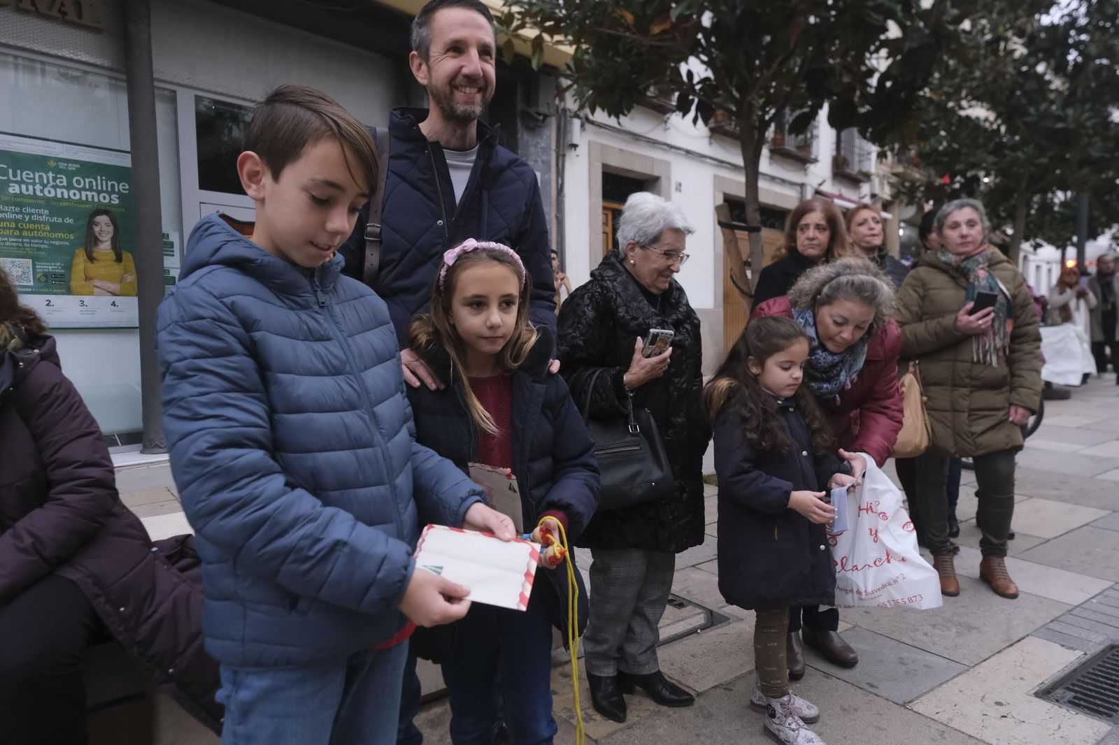 El Cartero Real de Córdoba recoge las ilusiones de los más pequeños, en imágenes