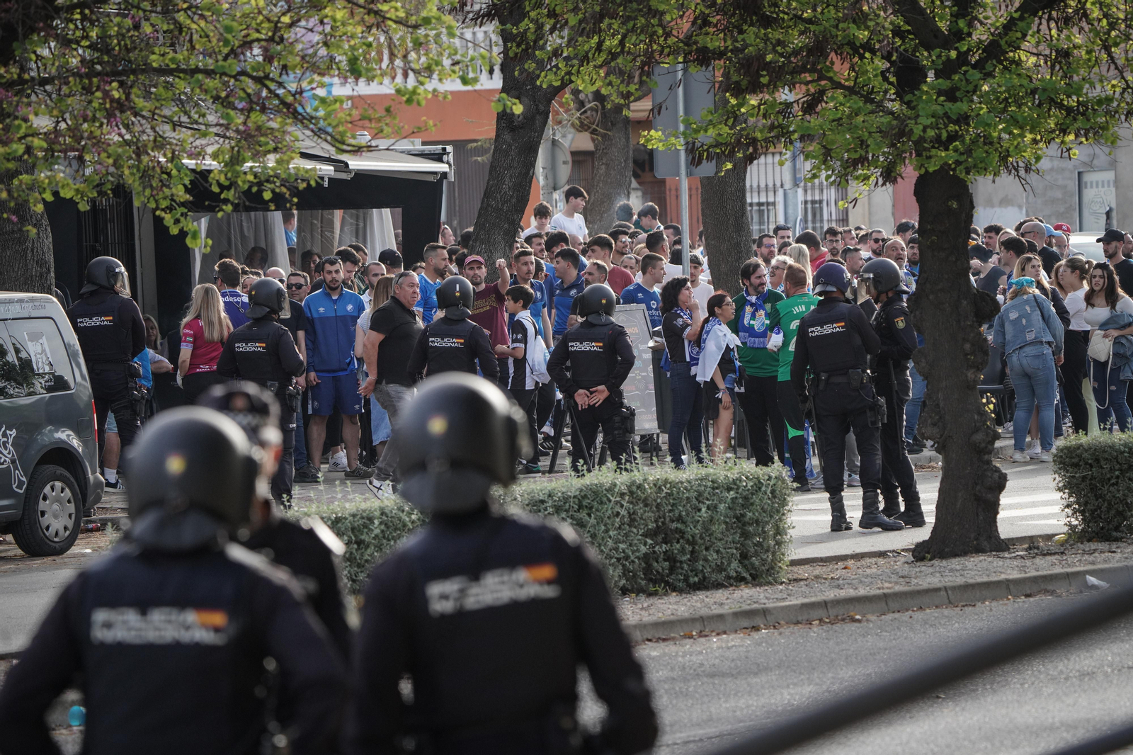 Imágenes del gran despliegue policial en Jerez durante el derbi