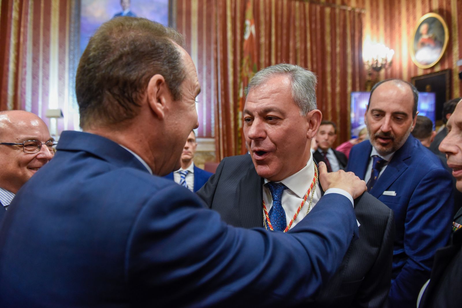 La investidura de José Luis Sanz como alcalde de Sevilla, en imágenes