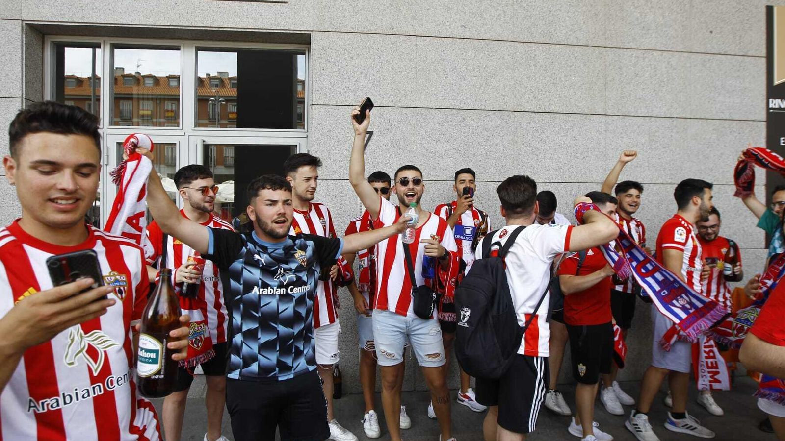 Aficionados del Almería en Leganés.