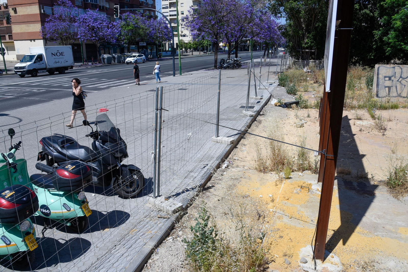 El solar de Porcelanosa linda con la avenida de Andalucía.