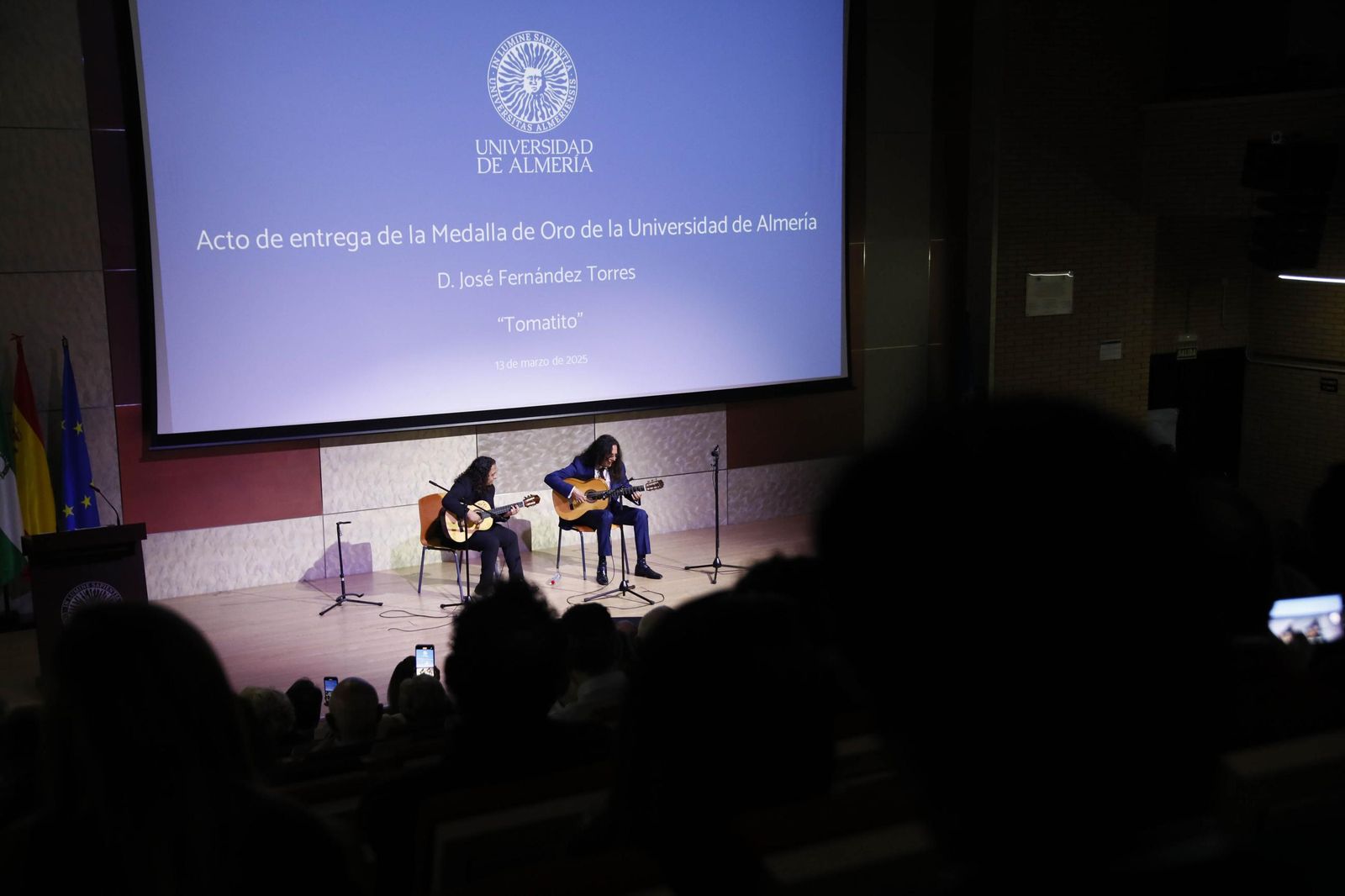 Las imágenes del acto de entrega de la Medalla de Oro a José Fernández Torres Tomatito, en la Universidad de Almería