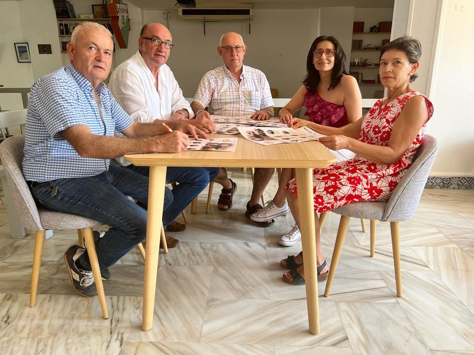 Diego Castaño, Javier Irigaray, Luis Artero, Rosa Alonso e Isabel Carretero, de la directiva de Argaria.