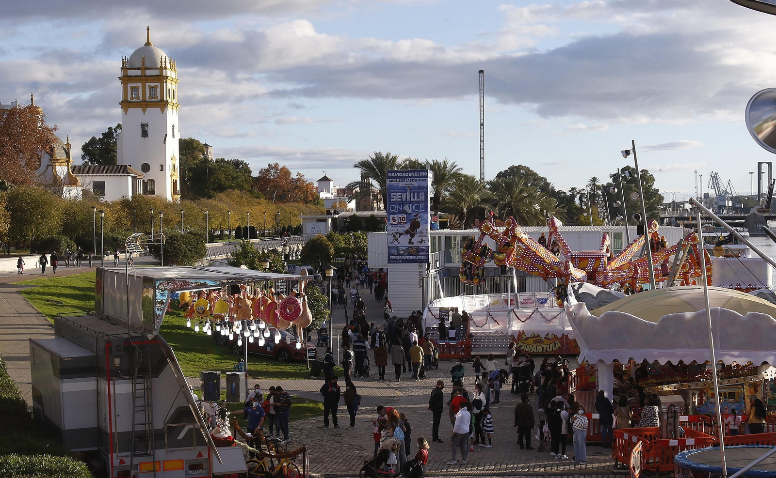 Muelle de Nueva York. Tiempo primaveral en las atracciones