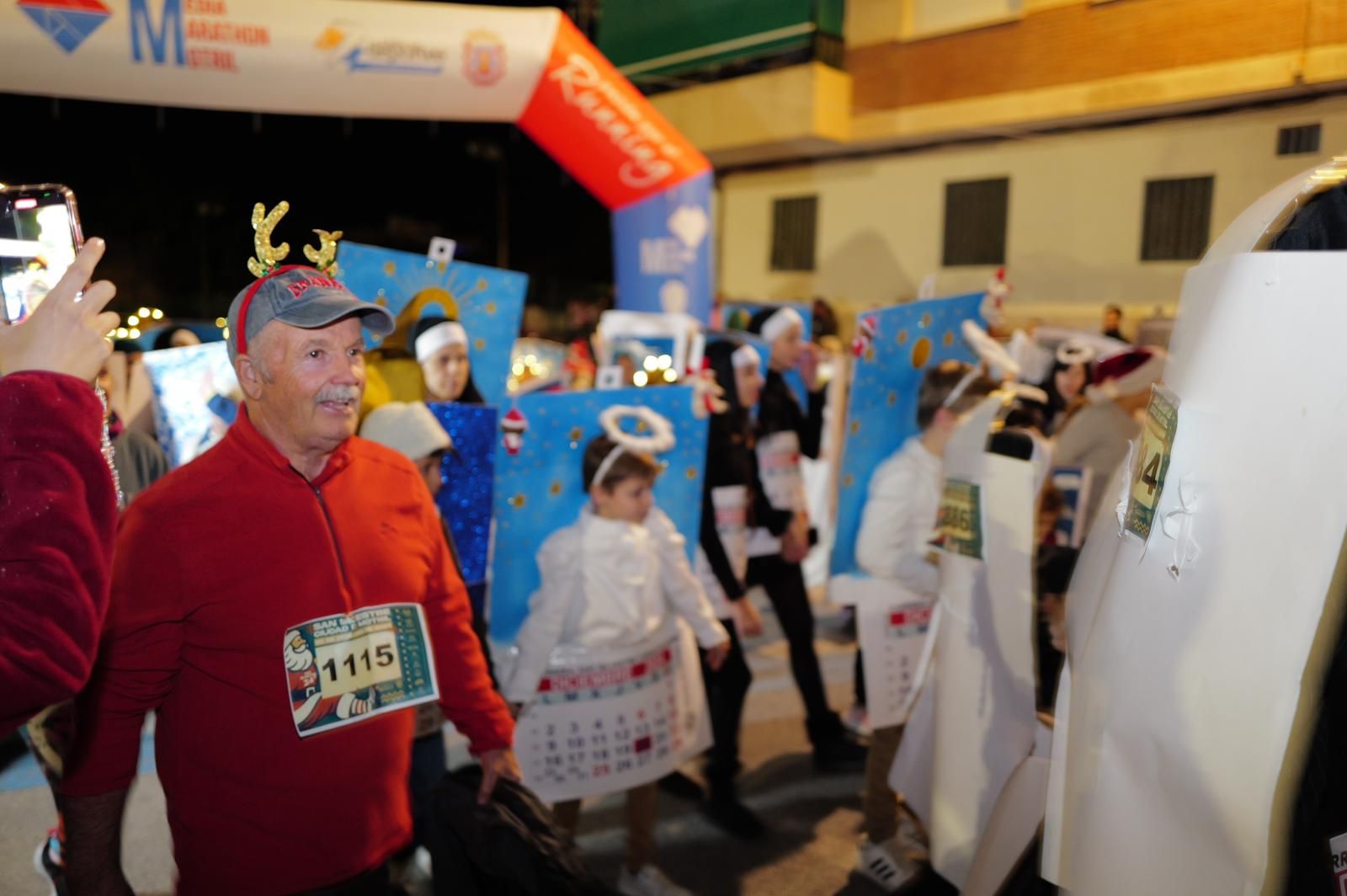 Trolls, coches de choque, bolsas de regalo o exploradores del Parque Jurásico: Así ha sido la San Silvestre de Motril