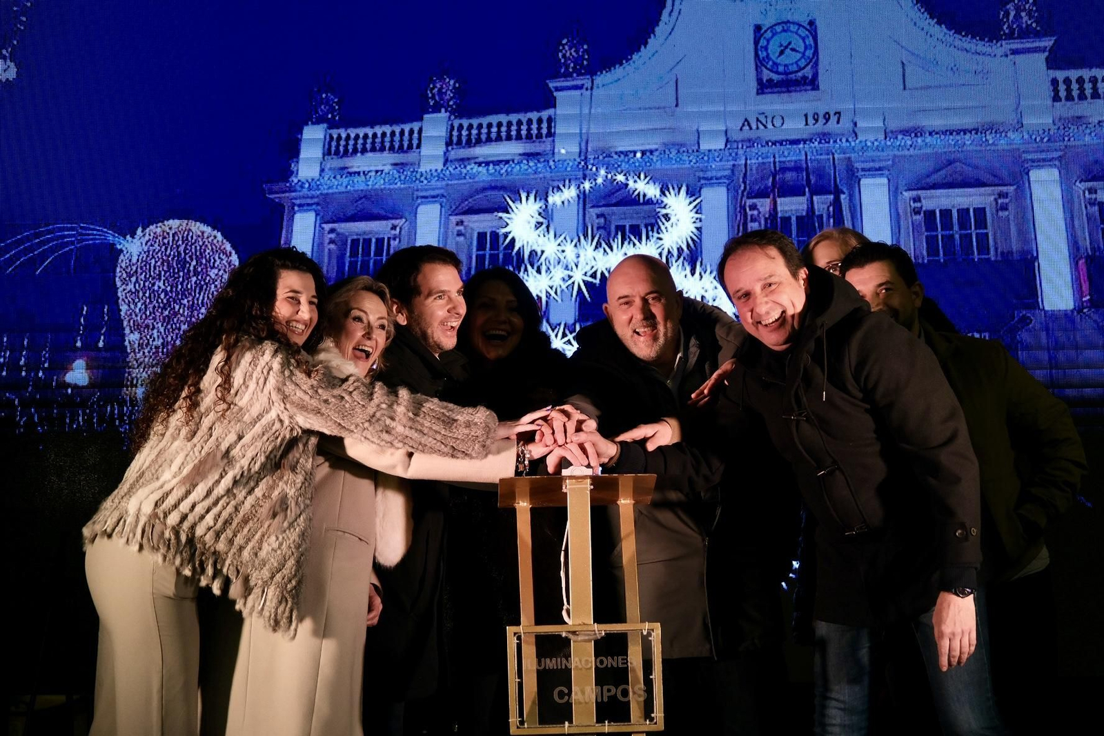 Cabra da la bienvenida a la Navidad