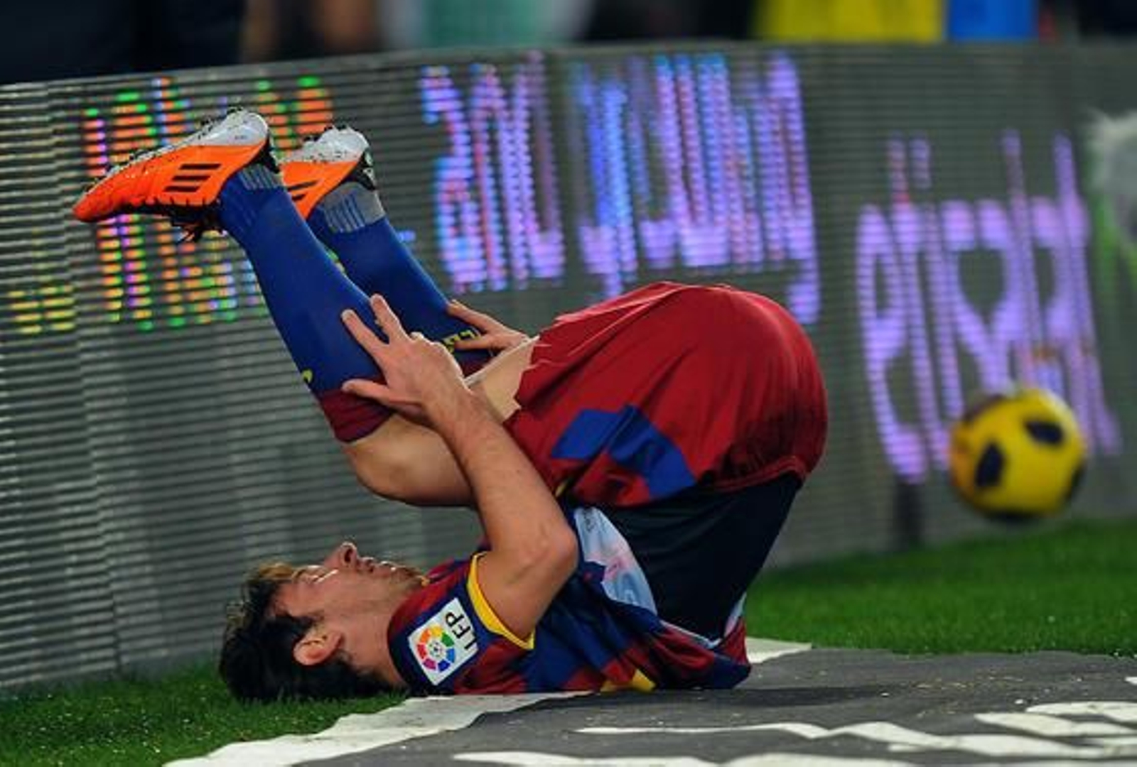 El Málaga se va goleado del Camp Nou ante una nueva exhibición del Barça (4-1). / AFP