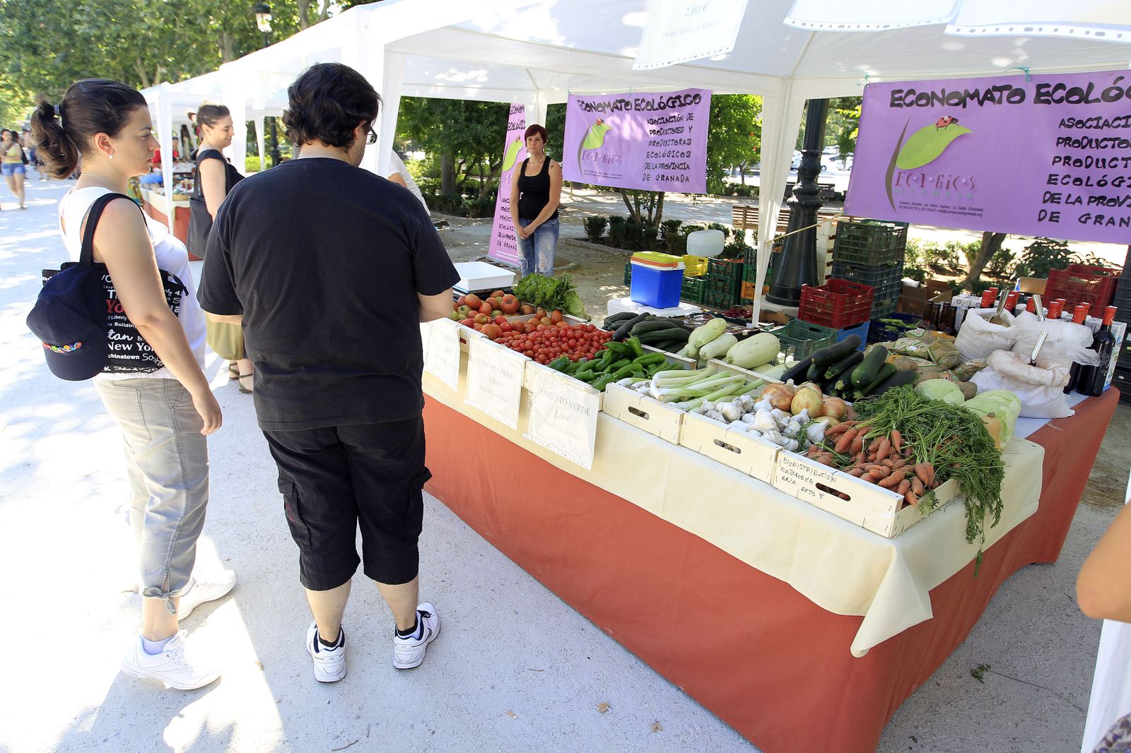 Imagen de archivo de un 'ecomercado' celebrado en Granada