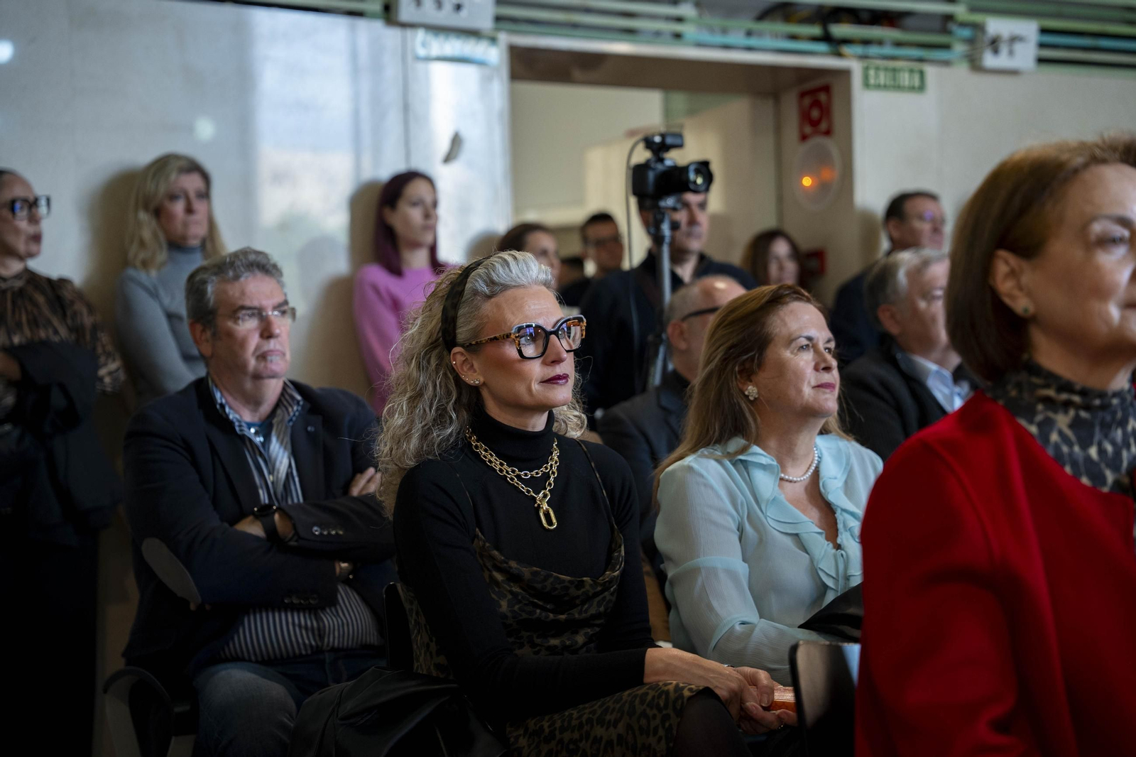 Almería rinde homenaje a su personal municipal con la imposición de los Escudos de Oro