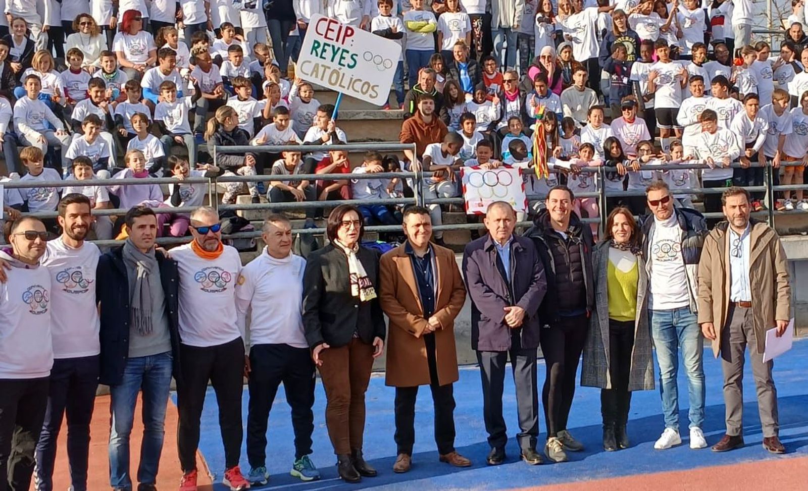 Los alumnos llenaron las gradas del Complejo Deportivo Núñez Blanca.