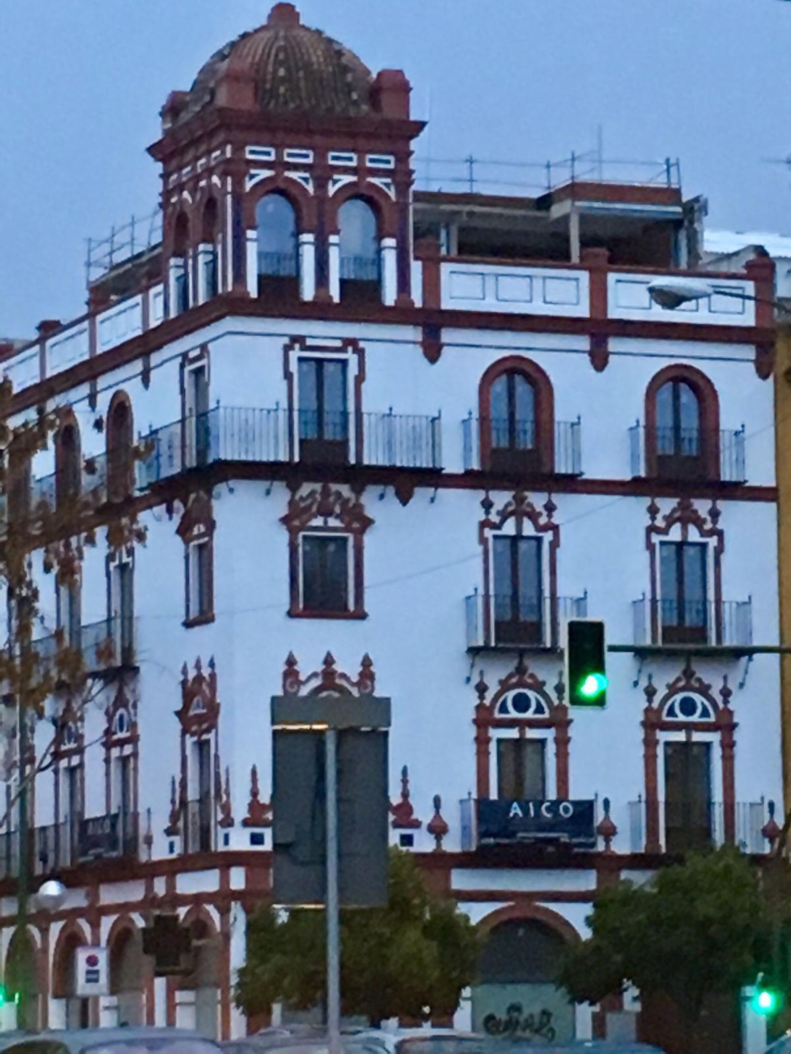 El edificio regionalista de la Puerta de la Carne