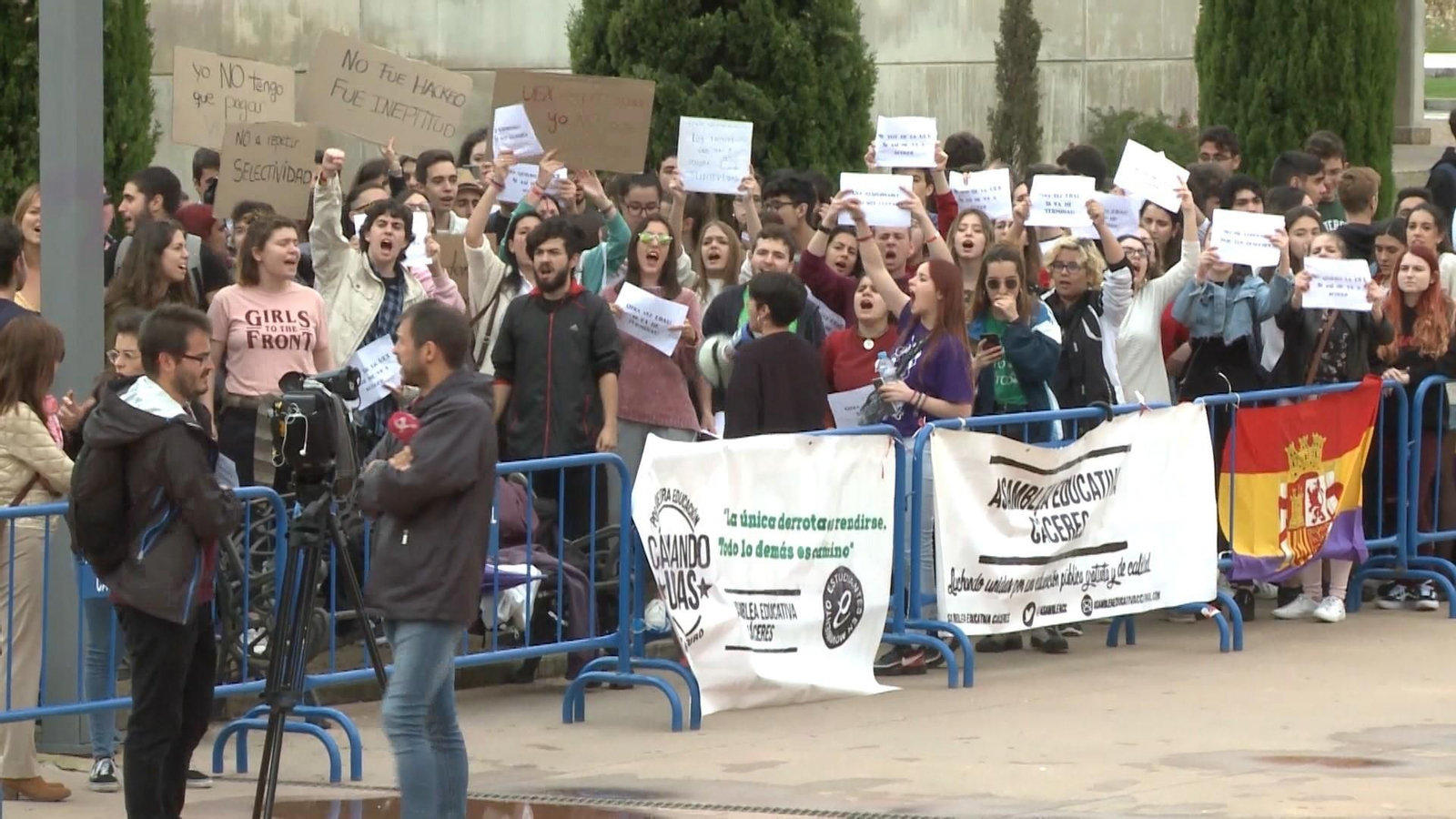 Estudiantes protestando en la Universidad de Extremadura.