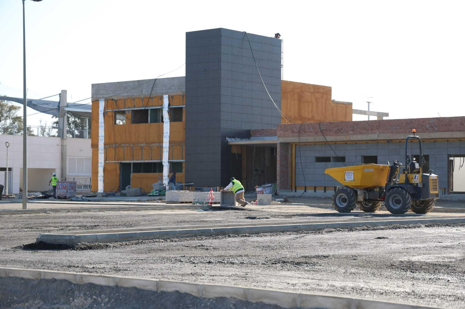 El campo de la ciudad deportiva de Arraijanal ya luce visera