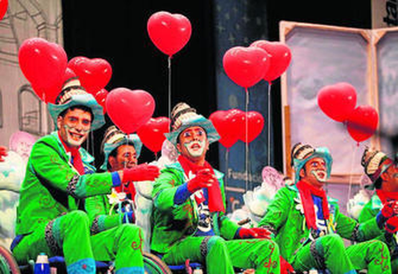 El coro de Pardo y las comparsas de 'Remolino' y Fernández atraen los focos