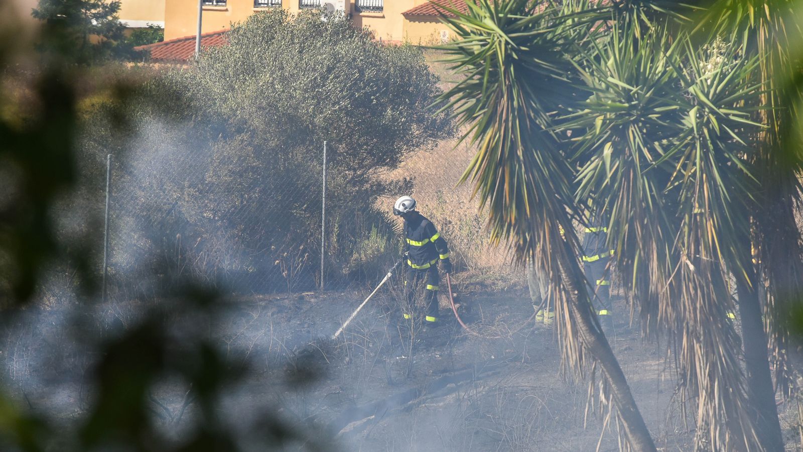 Las fotos del incendio en la barriada de San Bernabé