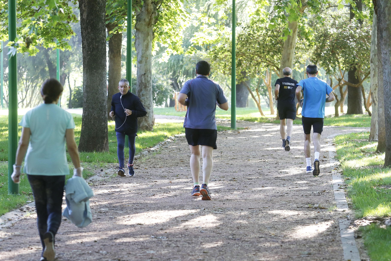 Varias personas hacen deporte en Córdoba.