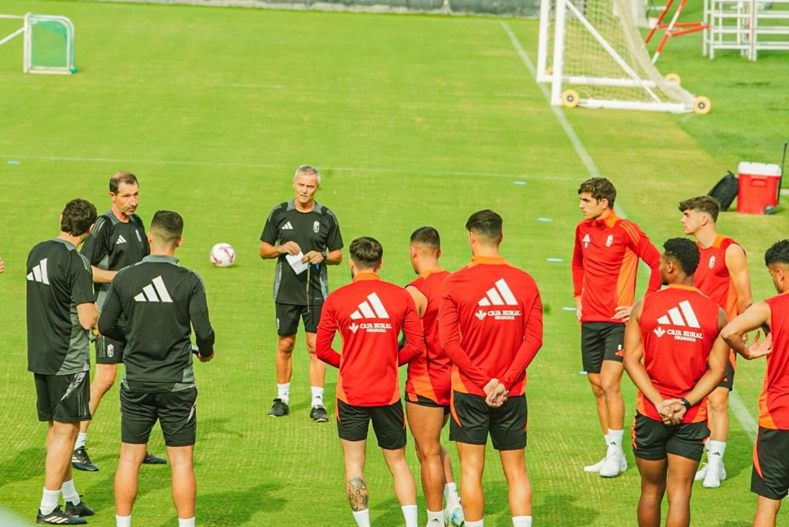 El primer entrenamiento de Fran Escribá en imágenes