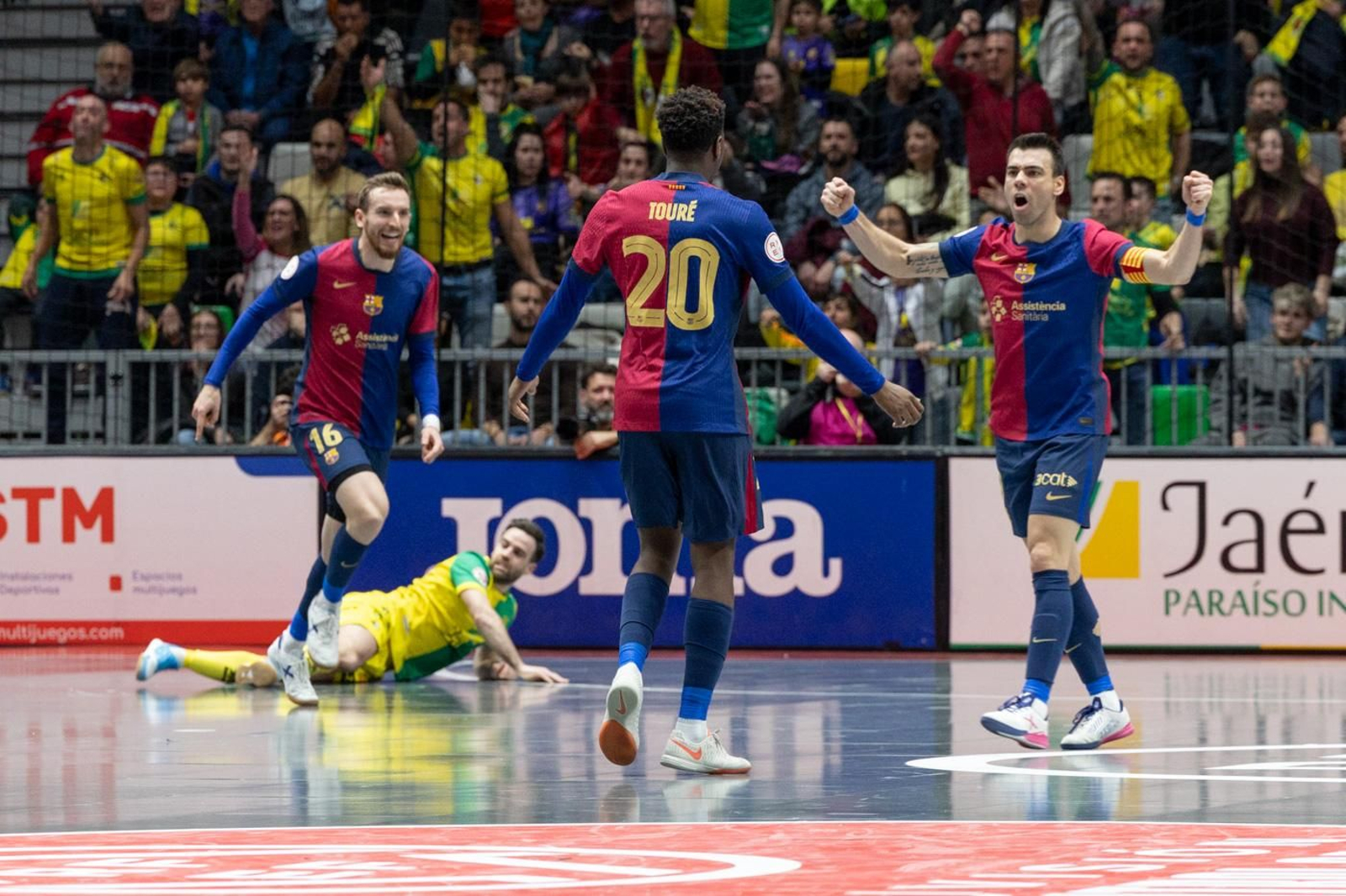 El éxtasis de la victoria copera del Jaén Paraíso Interior FS sobre el Barça, en imágenes