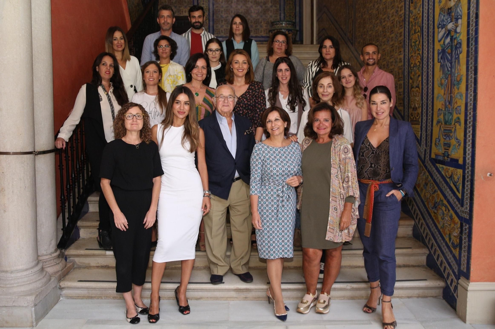 Los finalistas de esta tercera edición, junto a los organizadores de Emprende Lunares.