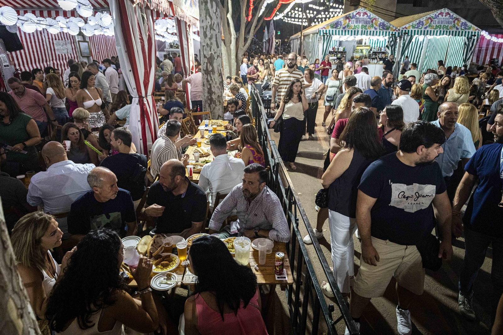 Búscate en las imágenes del viernes de Feria en San Fernando