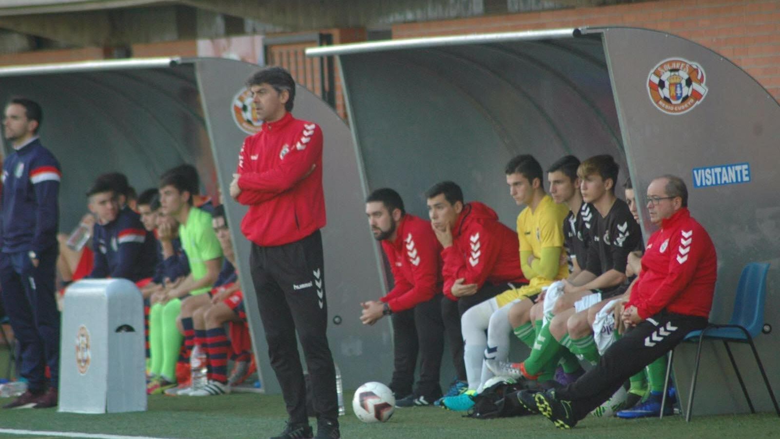 Pepe Aguilar aún no ha tenido la oportunidad de ser primer entrenador de un equipo sénior.