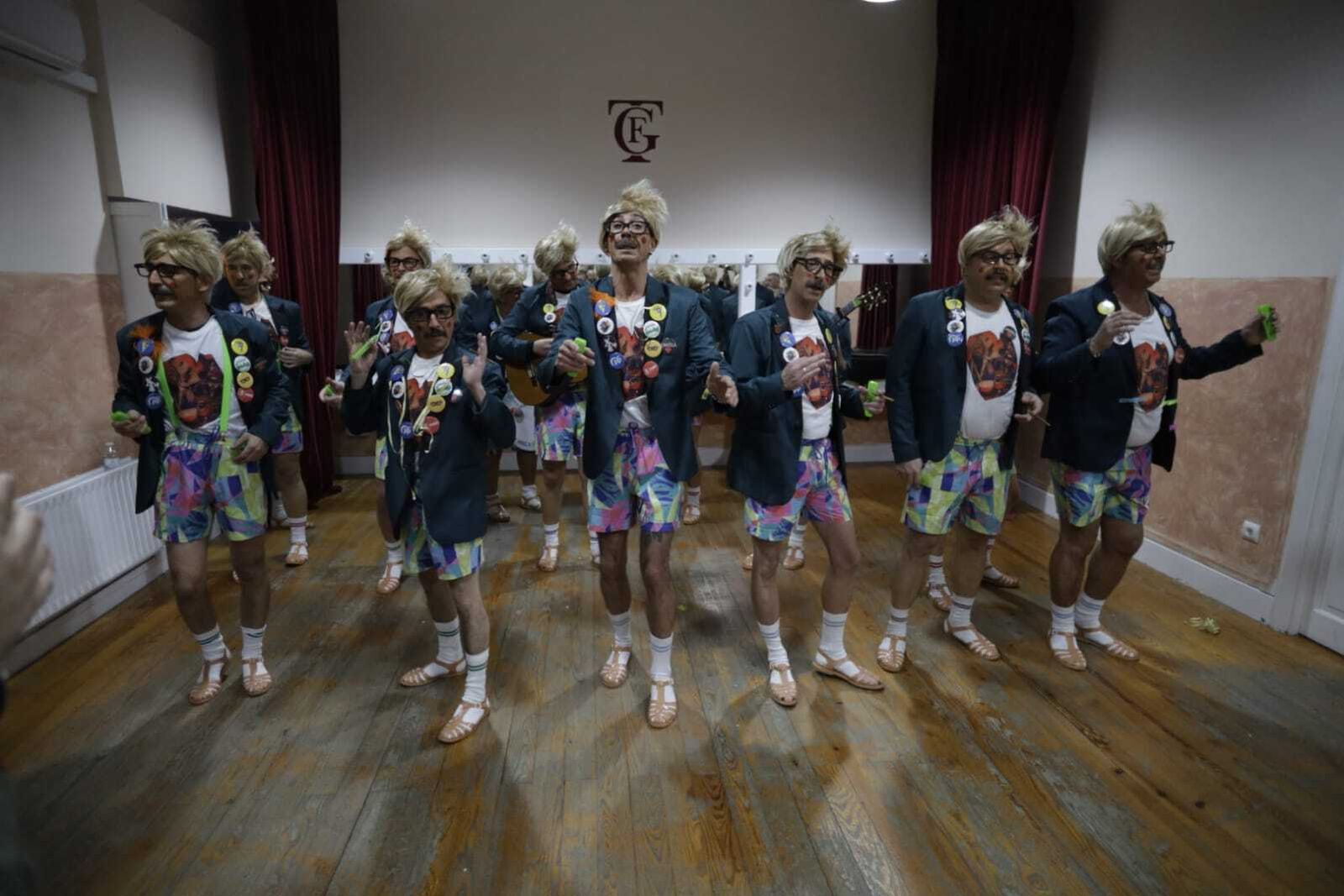 Chirigota Cádiz qué bonita eres con tu puta madre (los bipolares) en camerinos