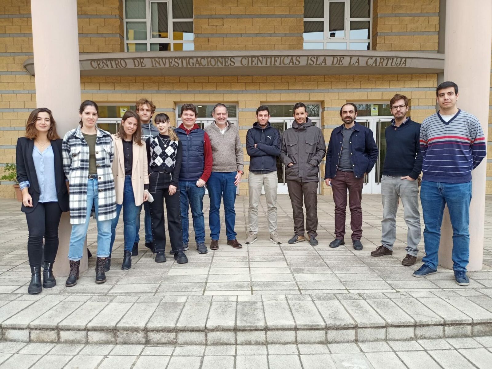 Equipo de investigación de la Universidad de Sevilla y el Instituto de Ciencia de Materiales del CSIC.