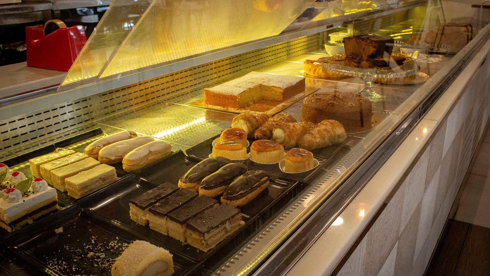 El lugar ofrece una gran variedad en bollería.