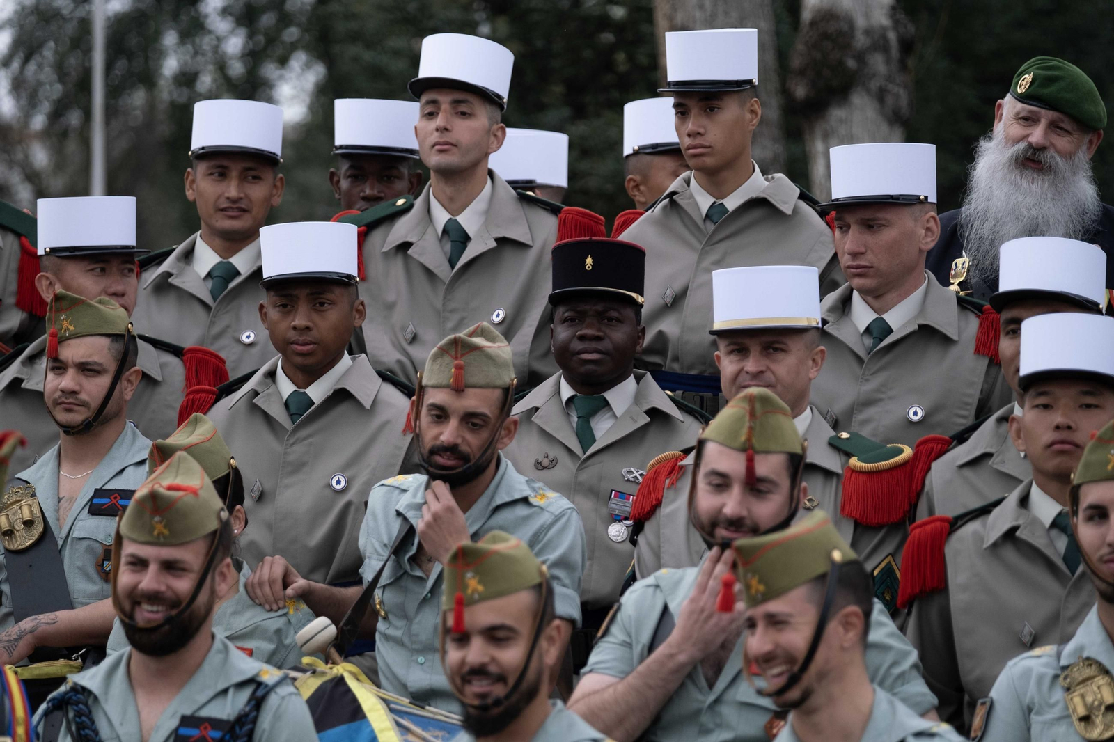 Entrega del 'Képi blanc' a los nuevos efectivos de la Legión Extranjera francesa en Ronda, en imágenes