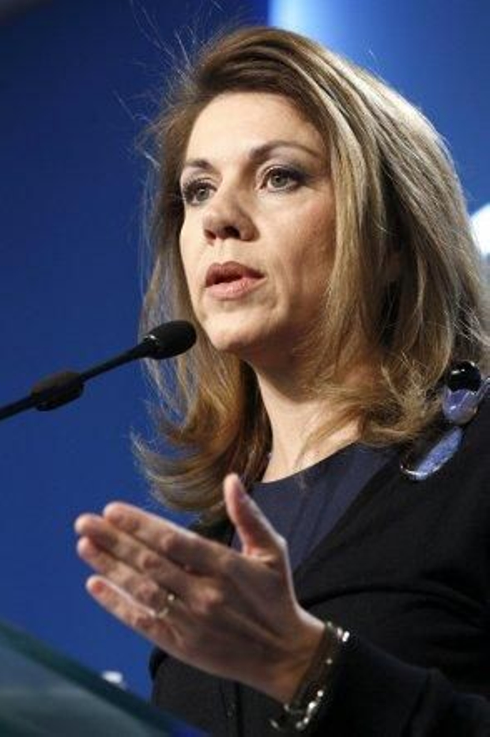 Cospedal: "Cuando la política desaparece, ganan fuerza el populismo y los generales"