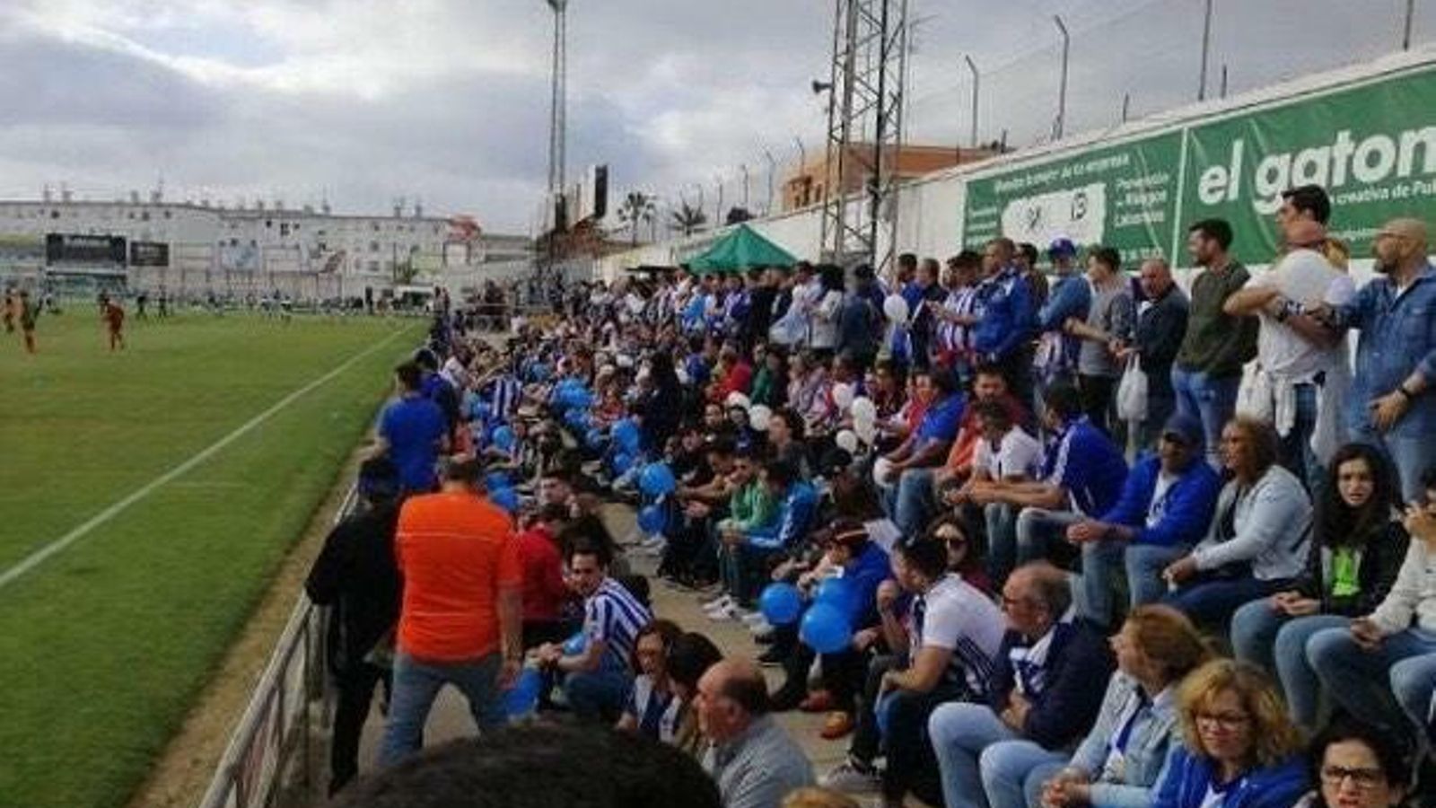 Afición albiazul en las gradas de El Palmar