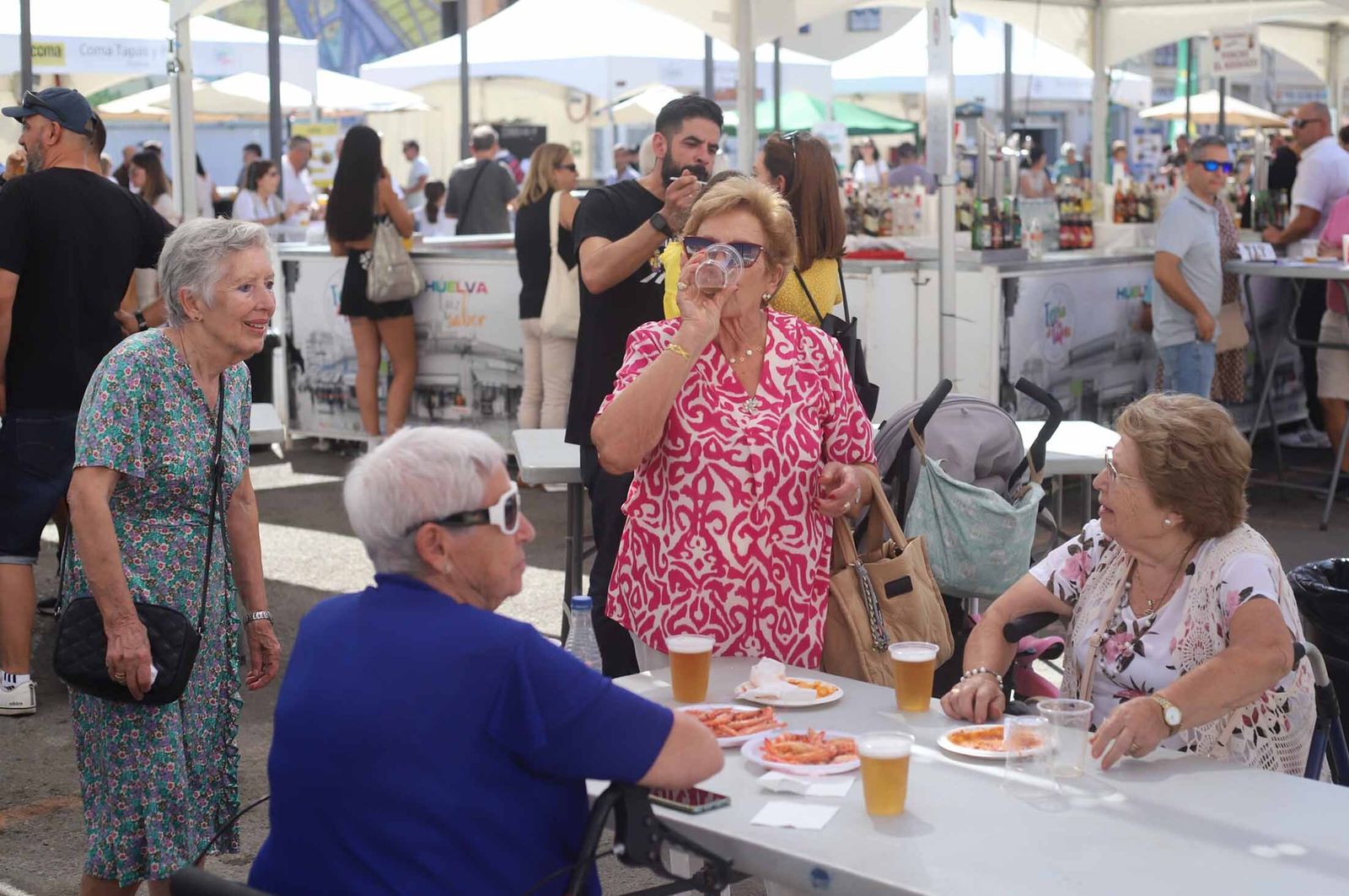 Imágenes del ambiente en la Feria de la Tapa de Huelva