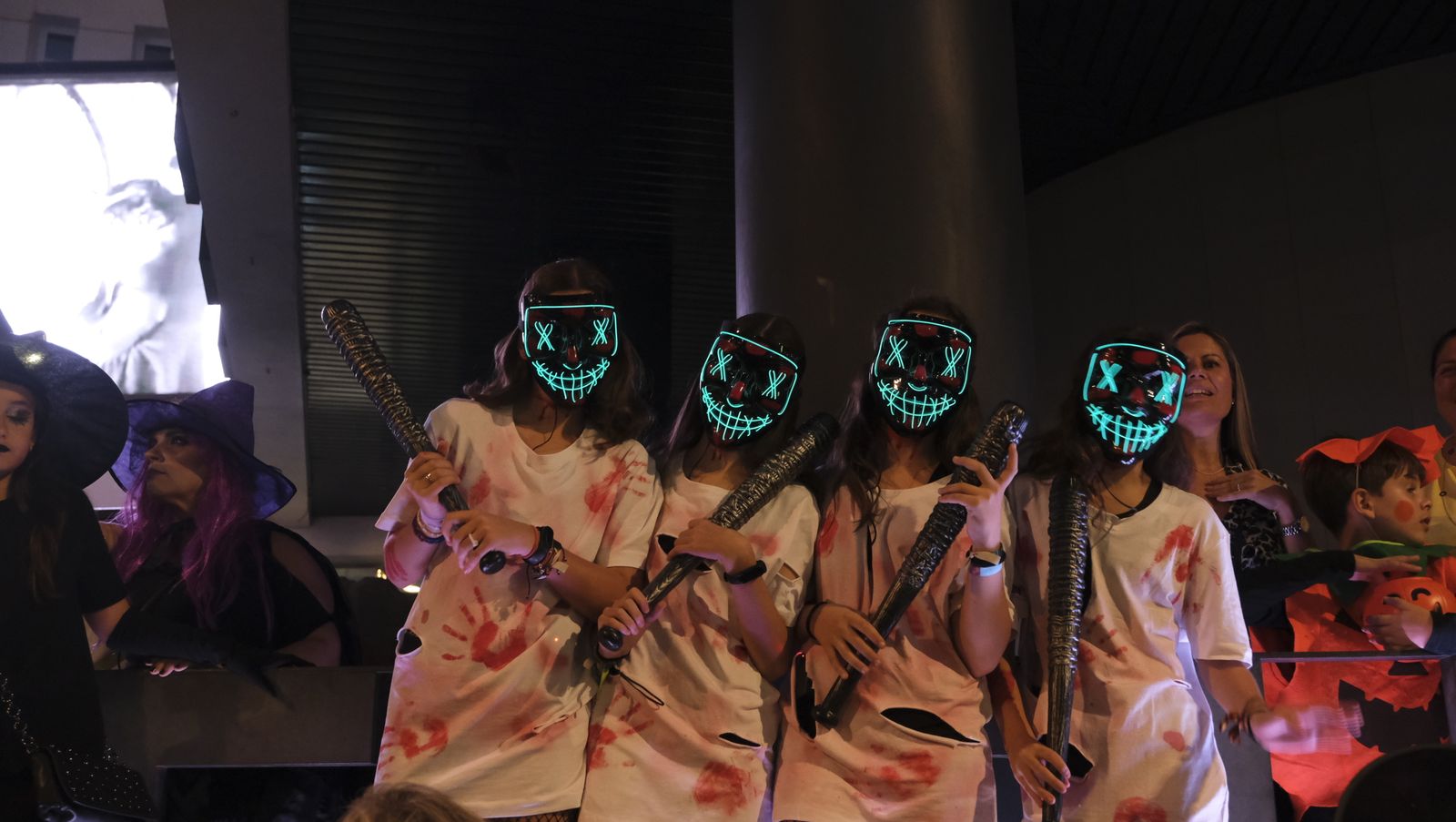 Las imágenes de la Noche en Negro en Almería, Halloween.