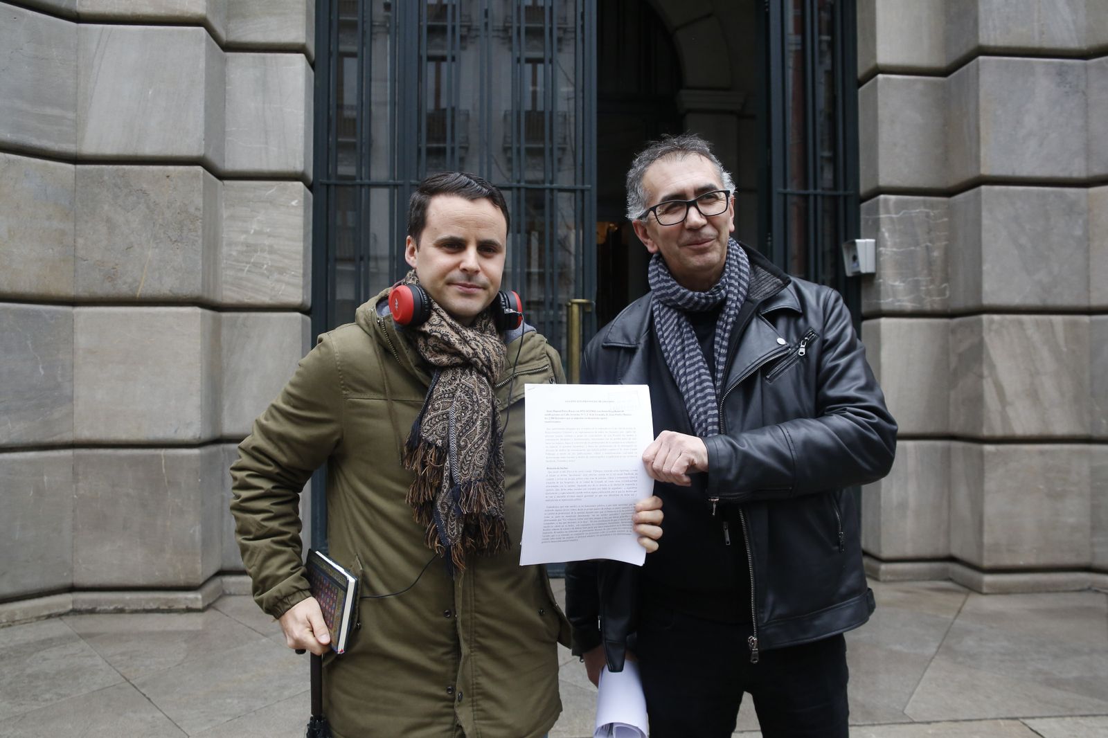 Juan Pinilla y Juan Pérez presentaron ayer el escrito para que la Fiscalía investigue a Spiriman.