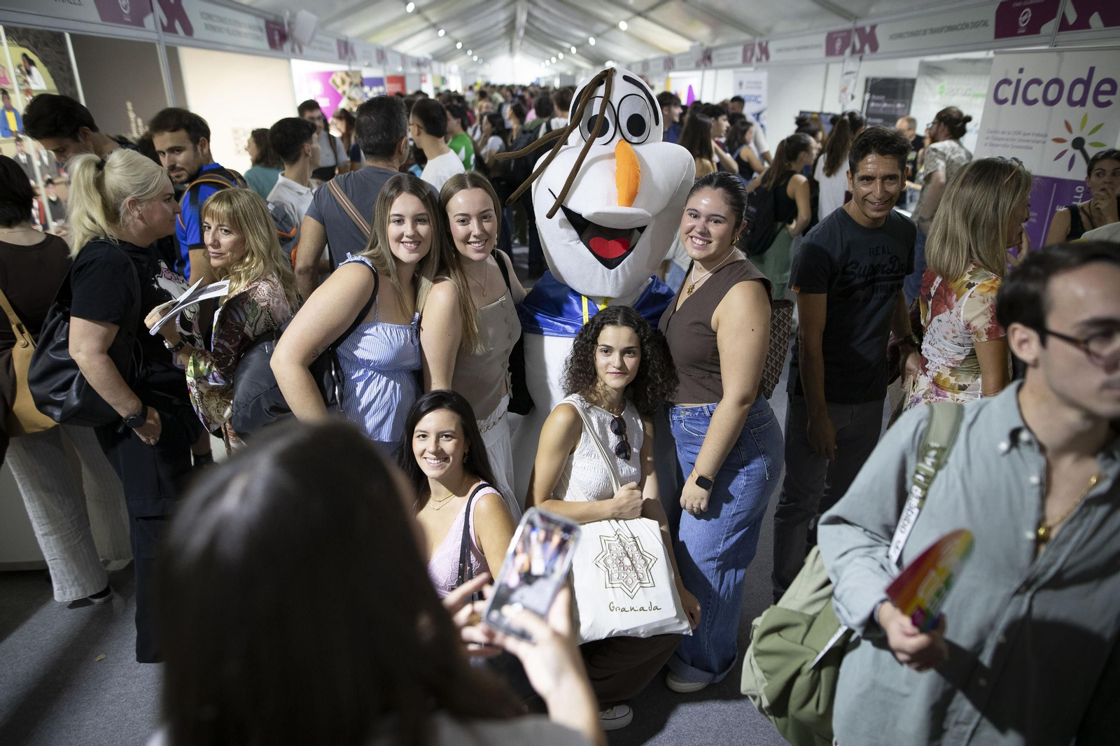 La primera Jornada de Recepción de Estudiantes de la Universidad de Granada, en imágenes