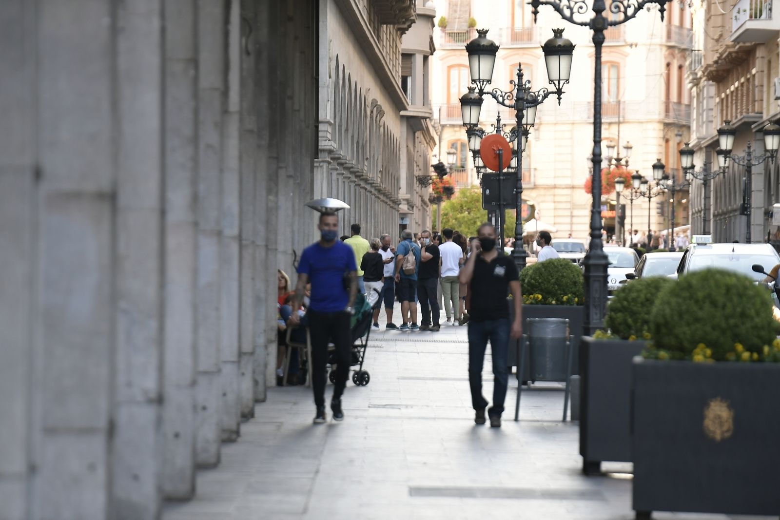 Y el domingo después de la movida... sigue la fiesta en el entorno de la calle Ganivet de Granada