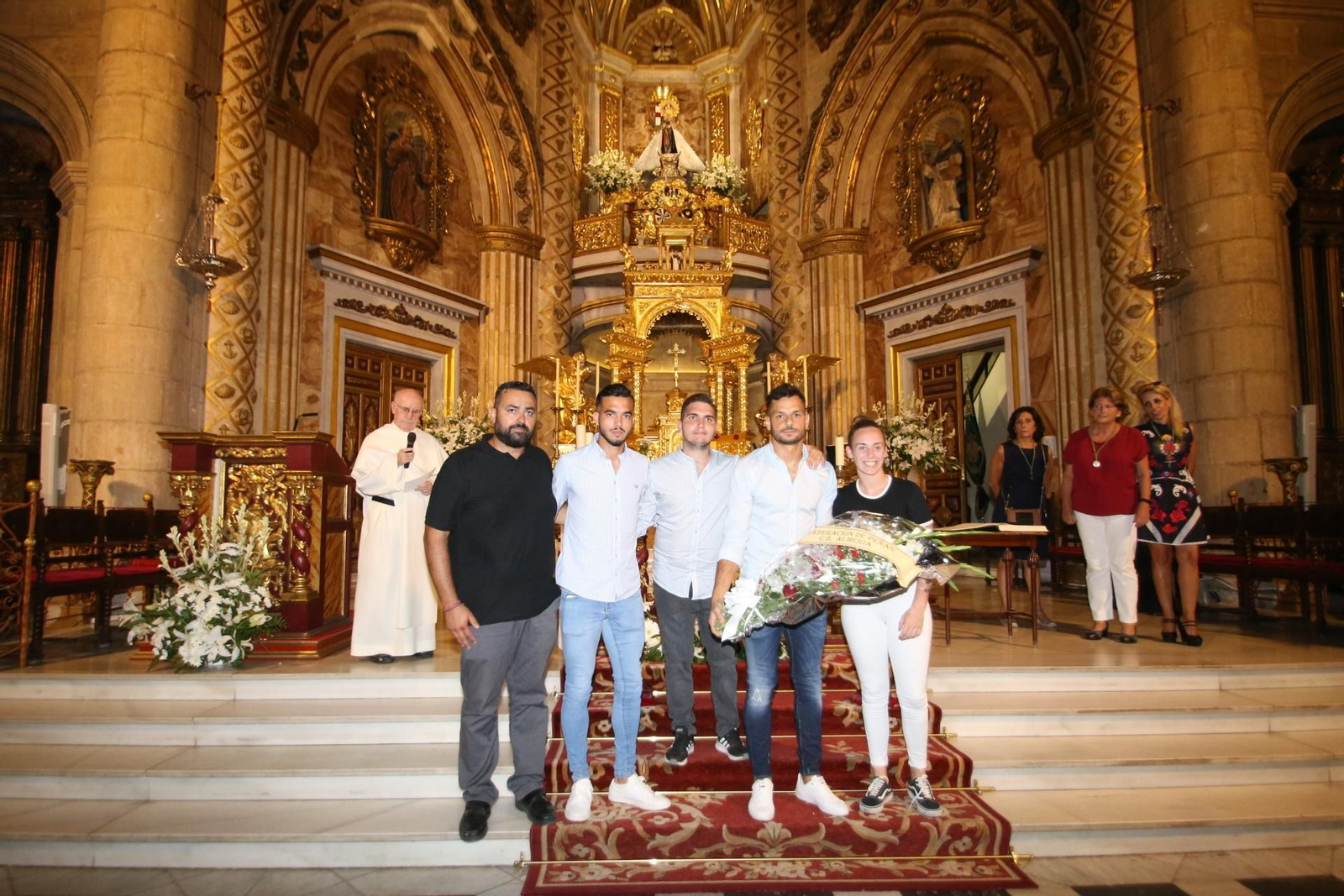 Fotogalería de la ofrenda floral de la UDA a la Virgen del Mar