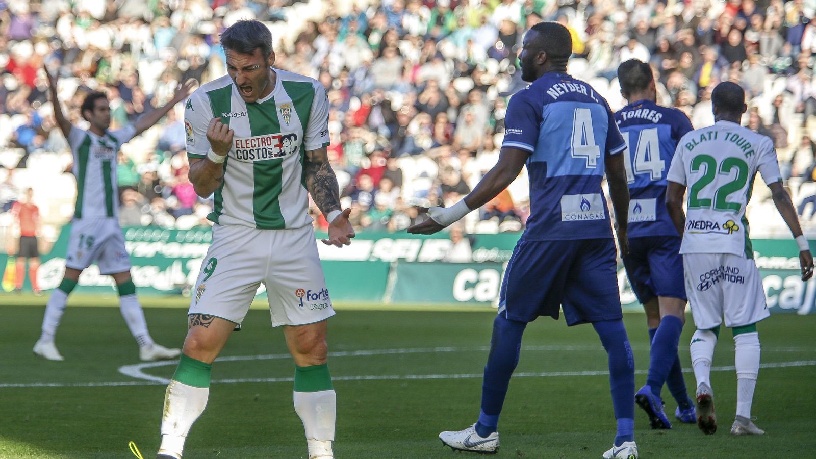Piovaccari se lamenta tras una ocasión fallada ante el Elche.