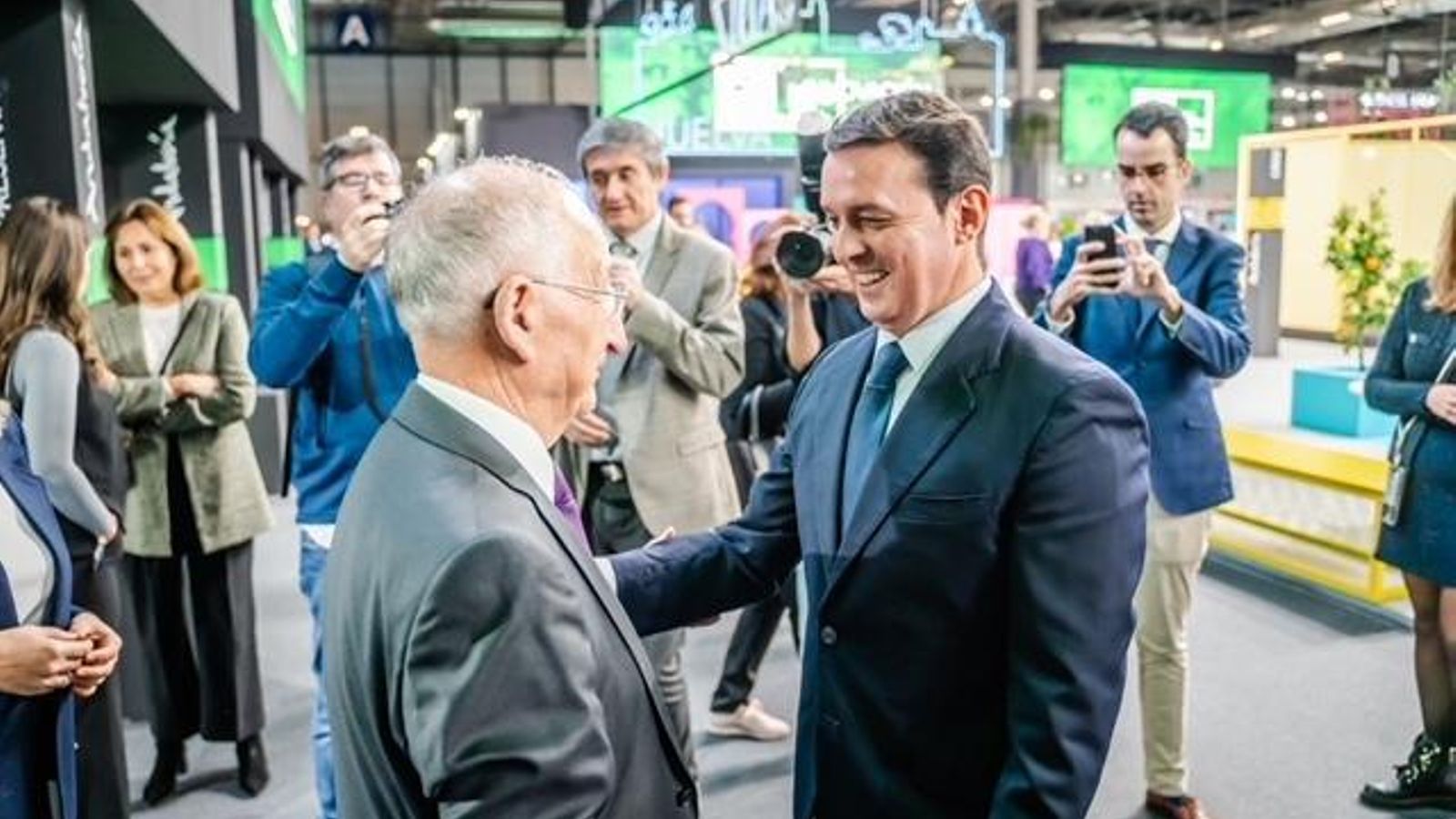 Gabriel Amat y Javier A. García departen en Madrid con motivo de la Feria Internacional de Turismo.