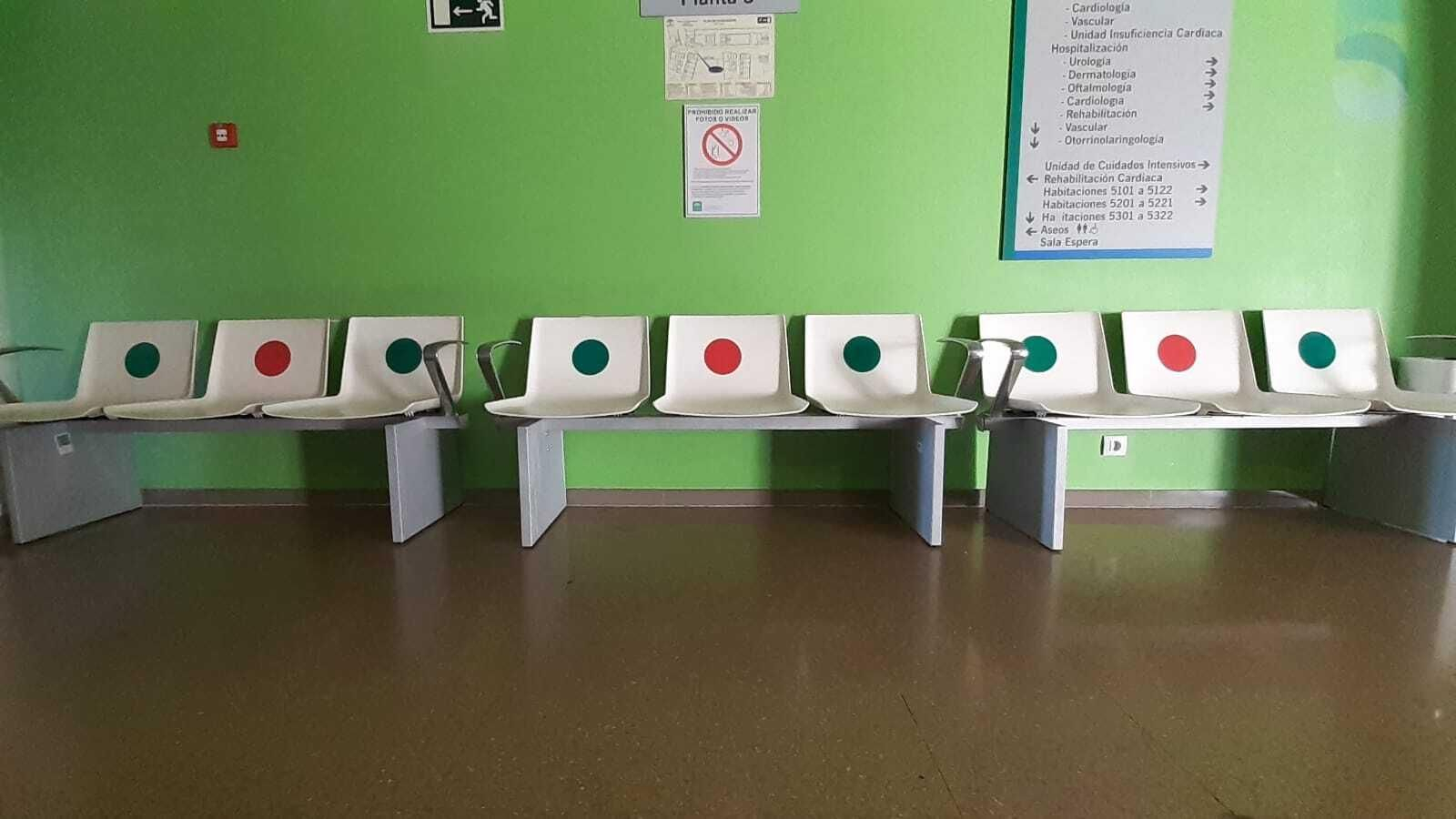 Asientos vacíos en el interior del San Cecilio