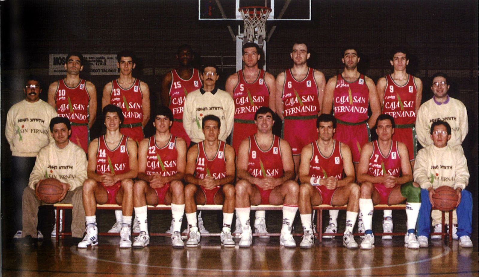 Imagen de la plantilla del Caja San Fernando de la 1990-91, con Javier García, abajo a la derecha, con el número 7.