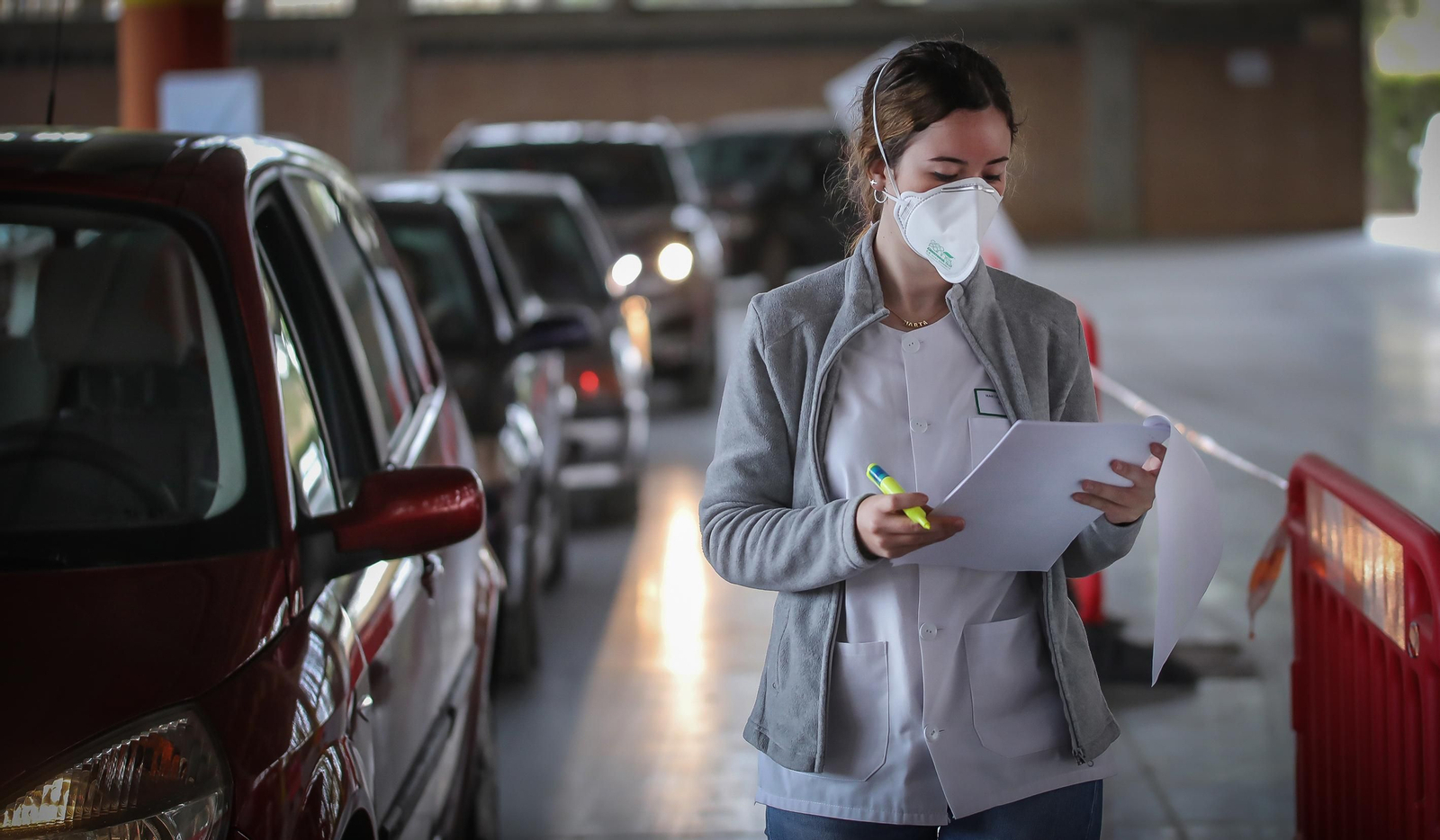 Sanitarios vacunan diariamente en Ifeca a miles de ciudadanos