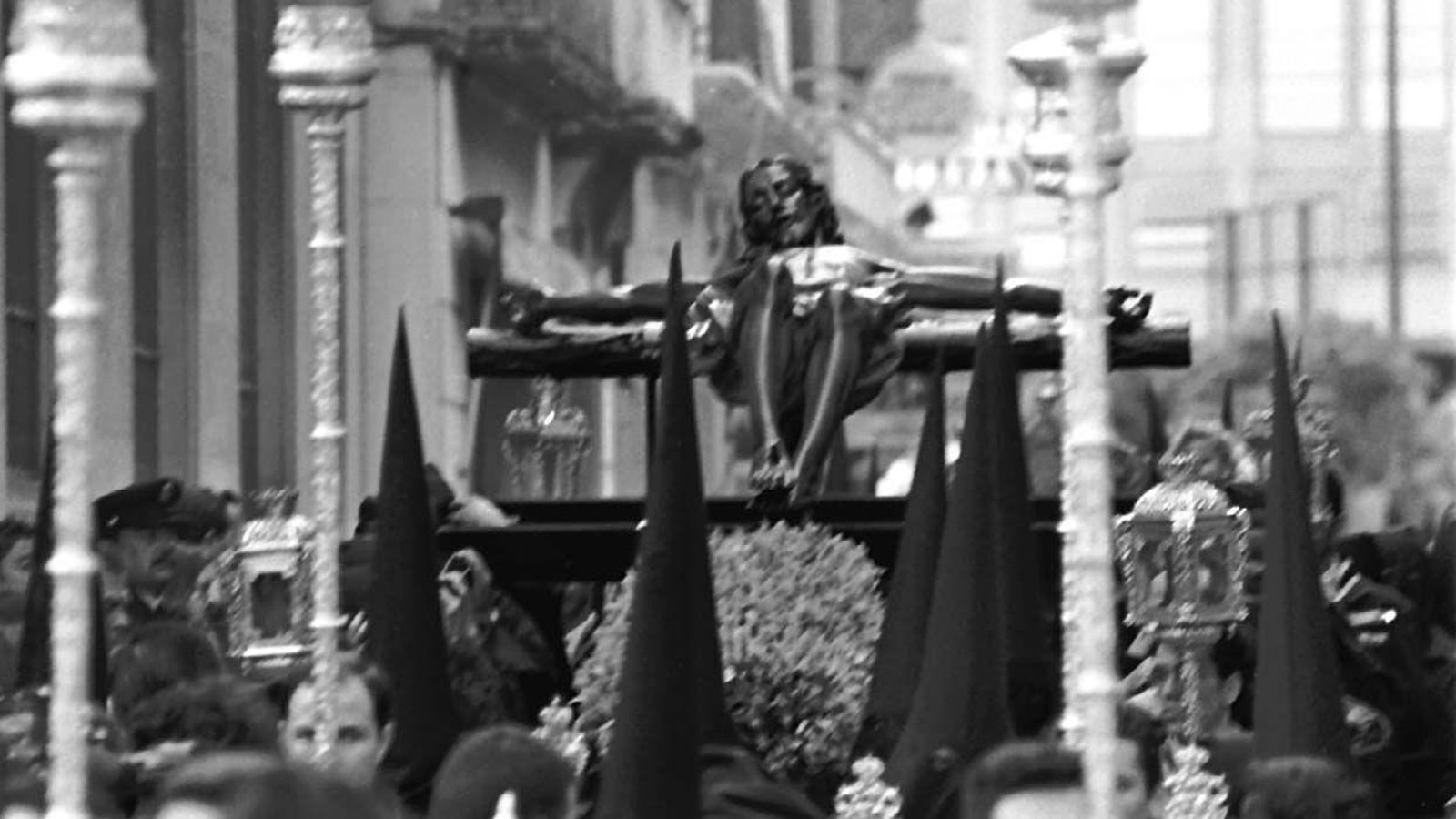 La Buena Muerte en su salida a hombros en el Jueves Santo de 1988