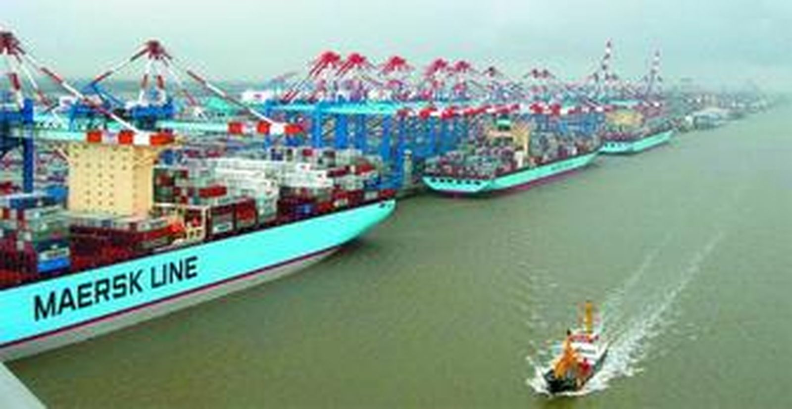 Cuatro buques de Maersk Line en el puerto de Bremerhaven, en Alemania, uno de los puertos afectados.