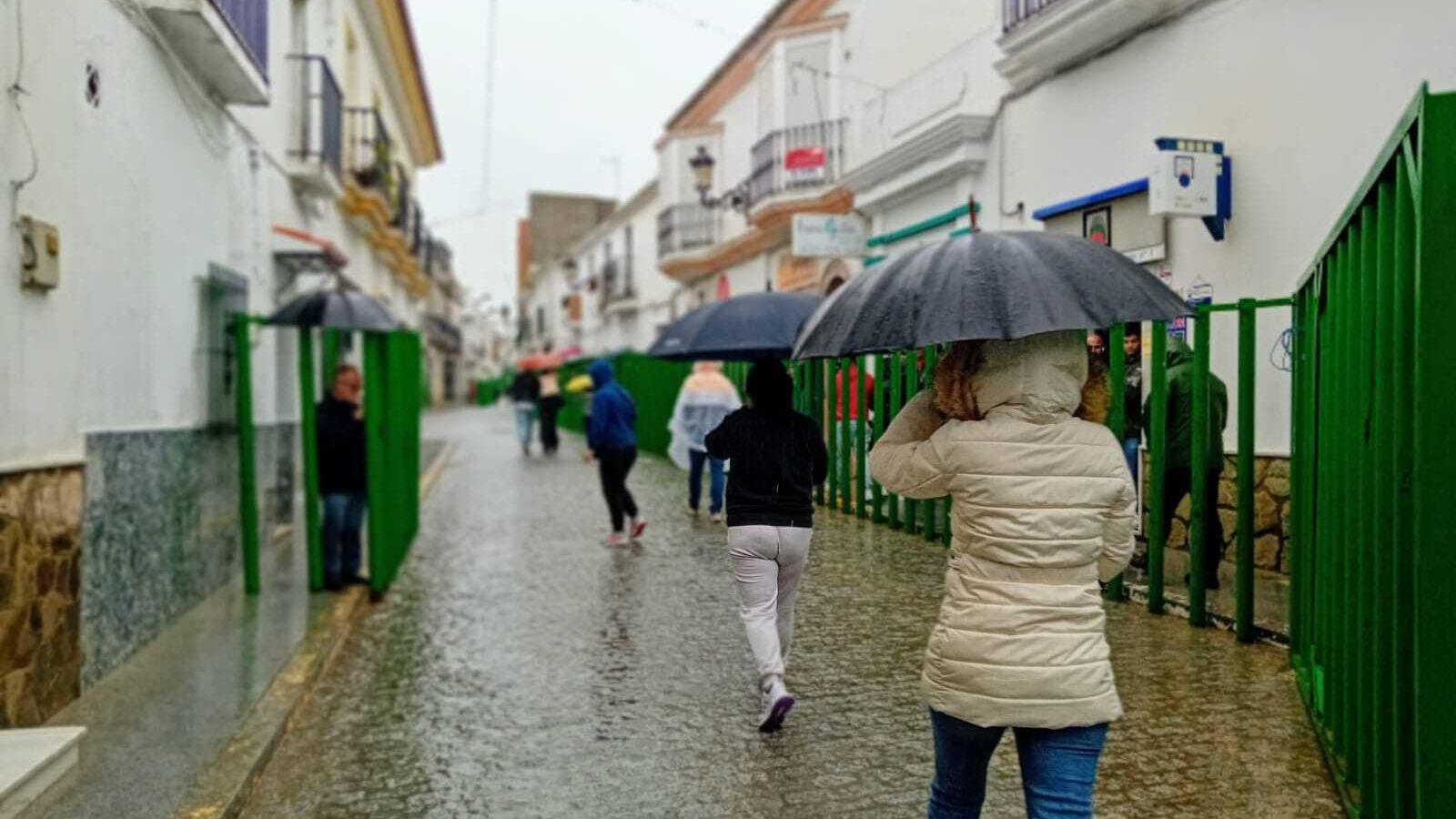 Los paterneros toman posiciones para ver sus toros del aleluya.