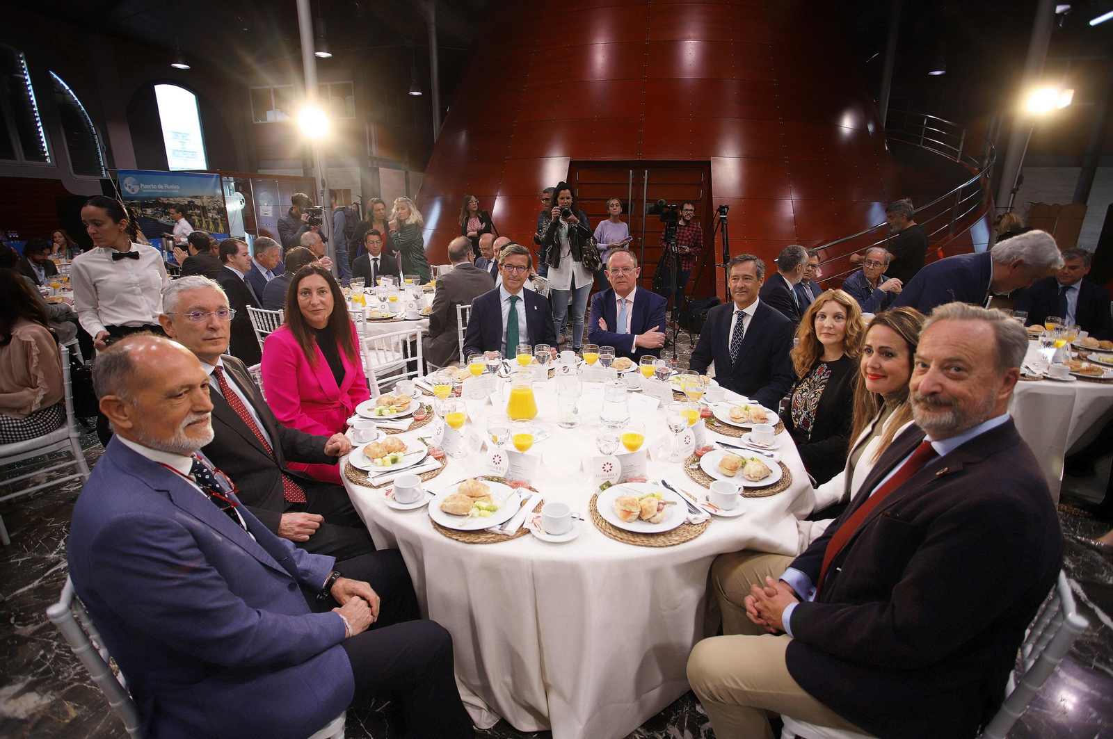 Imágenes del desayuno-coloquio con Jorge Paradela en el Foro Joly Andalucía