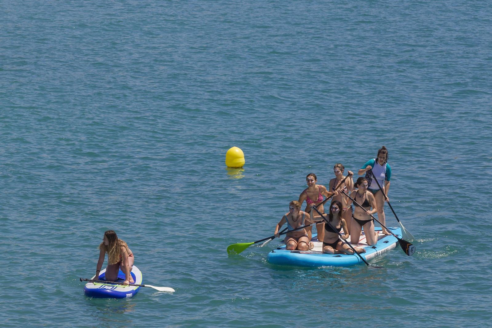 Playa de La Malagueta en una jornada de altas temperaturas, en fotos