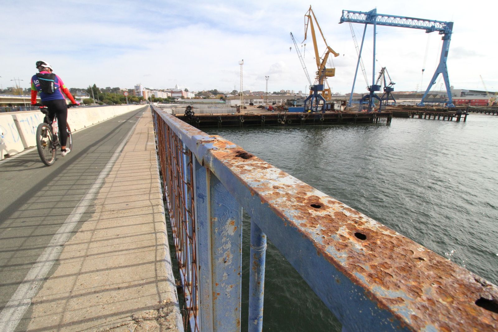 Imágenes del mal estado del puente Sifón.