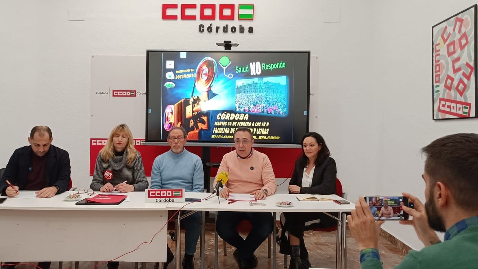 Las autoridades y organizadores, durante la presentación del documental.