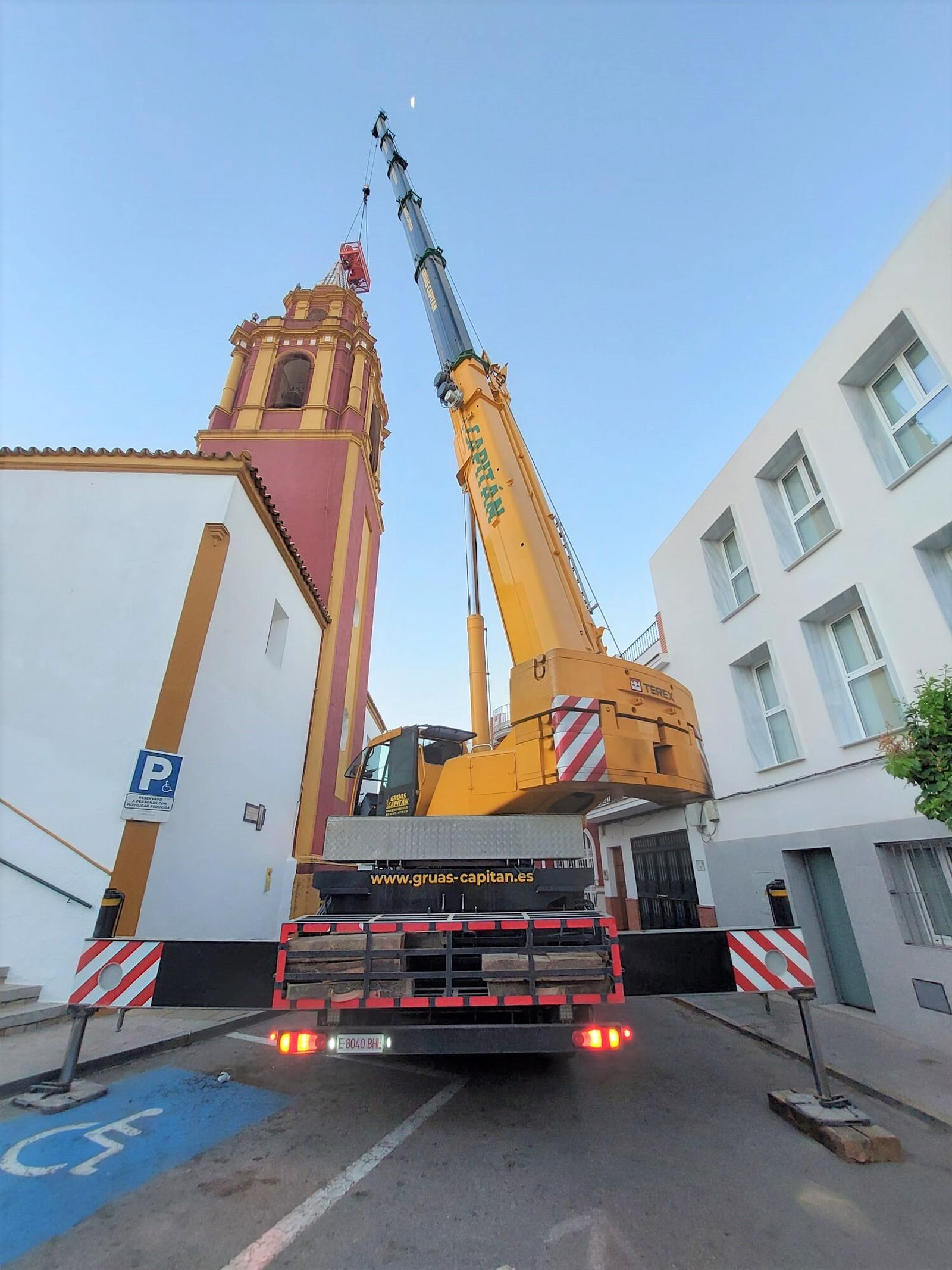 Reposición Veleta Torre Parroquia Santa María la Blanca.